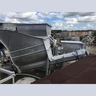 100ft³ Stainless Steel Hopper with Auger Discharge