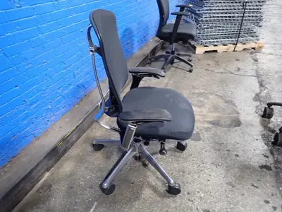 18" X 19" Office Chair