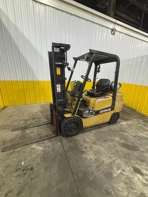 5,000 LBS CATERPILLAR MODEL #GC30K LP GAS FORKLIFT: STOCK #23033