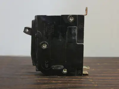 Used SQUARE D QOB115 Switchgears British Columbia CA | Lenmark #1438706