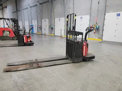 USED RAYMOND 8410