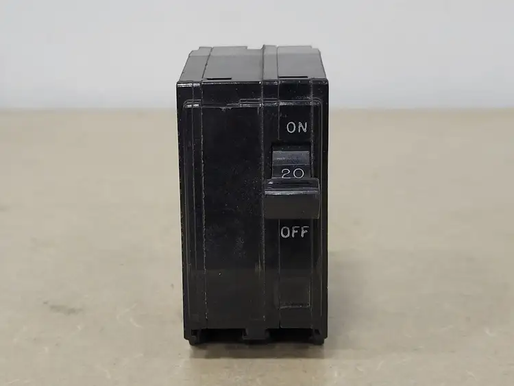 Used SQUARE D QO220 Switchgears British Columbia CA | Lenmark #239986