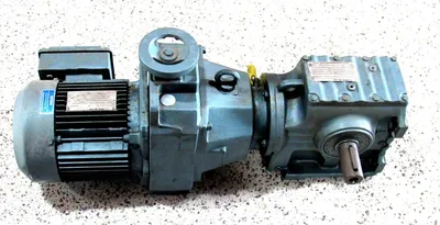 NEW SEW EURODRIVE DF26DT90L4 MOTOR/GEARBOX 230/460V 10.03:1 2HP S67D26DT90L4