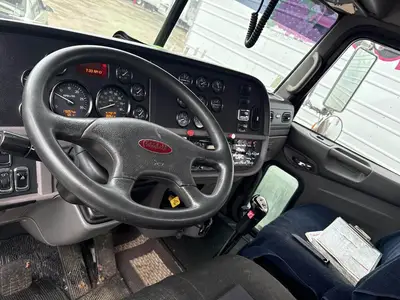 USED 2013 PETERBILT 365