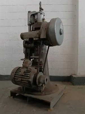 Manesty model D3A 16 station tablet press