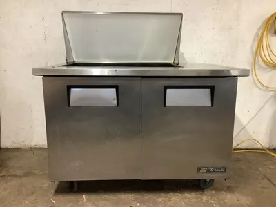 152-0542 True TSSU-48 Self Contained Sandwich Pizza Prep Table Cooler