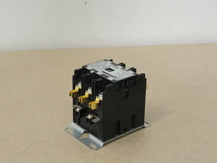 Used SQUARE D 8910DPA13V06 Switchgears British Columbia CA | Lenmark #239526