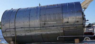 10,000 GALLON STAINLESS STEEL VERTICAL SINGLE SHELL STORAGE TANK