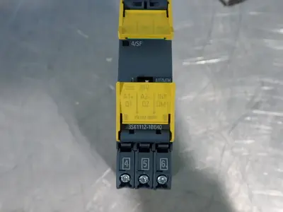 NEW SIEMENS 3SK11121BB40