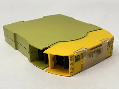 PNOZ s4 24VDC 3n/o 1n/c | Pilz  Standalone Sigma Safety Relay 750104 NO TERMINALS - For parts or not working