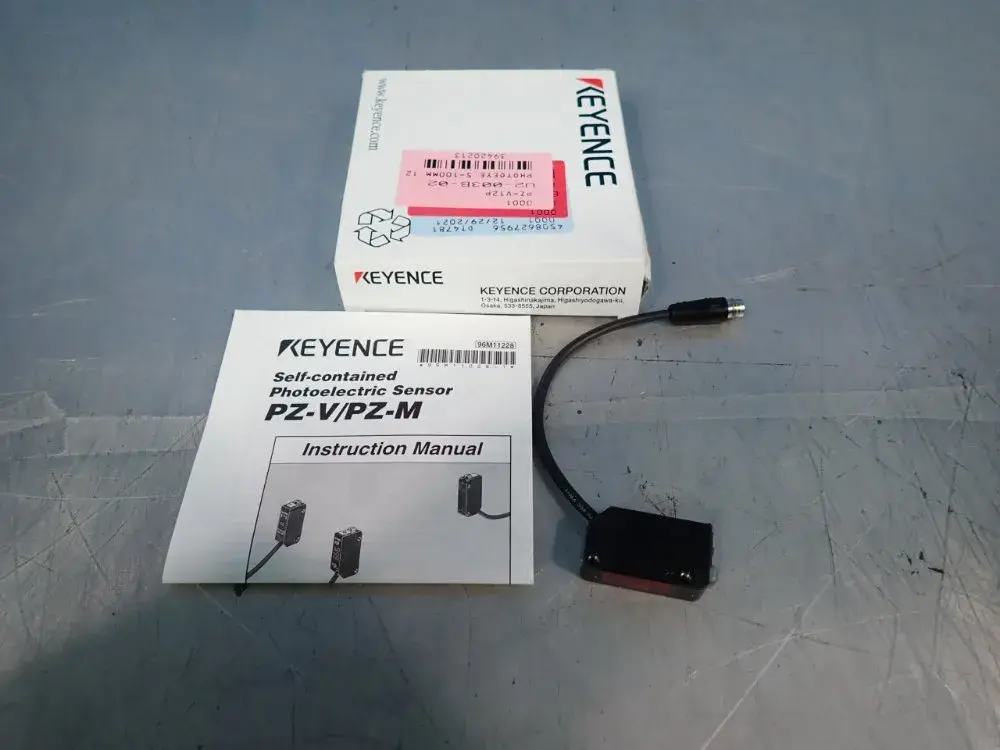 NEW KEYENCE PZV12P