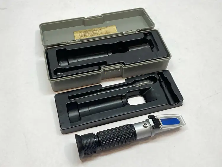 Used ARIANA HANDHELD ANALOG REFRACTOMETER 0-32% Refractometers Michigan US | Maverick Industrial Sales #1091524