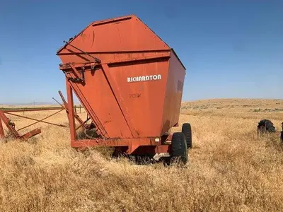 USED RICHARDTON 700