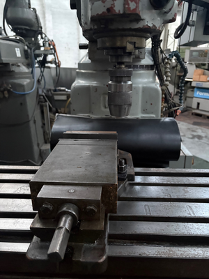 XYZ 2000 Turret Mill