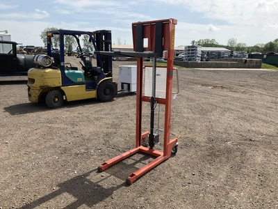 Hamaco manual hydraulic forklift model HFH-HE600-15, 1,322 lb capacity, 31-1/2” x 4” forks, 60” max ...