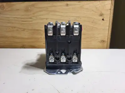 27 Amp, 3 Pole, NEMA1, 110/120 VAC Coil Base Contactor 500F-BOD930