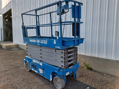 USED 2017 Genie GS-3232