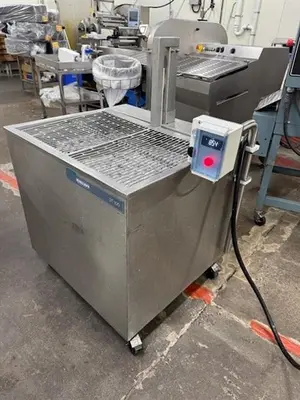 Ultra Source Ultravac 880 vacuum packager & Henkelman DT 100 diptank