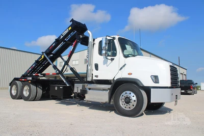 New | in-Stock 2027 FREIGHTLINER 114SD PLUS Rolloff Trucks Texas US | Roll Off Truck World #1507657