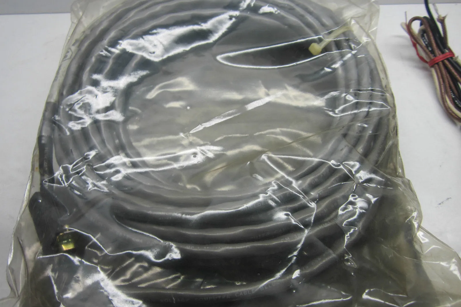 NEW ALLEN BRADLEY 8410CBHW HANDWHEEL CONNECTOR .