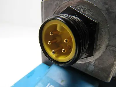 Vickers 02-127554  PA5DG4S4-LW-010C-B-60 Hydraulic Directional Control Valve