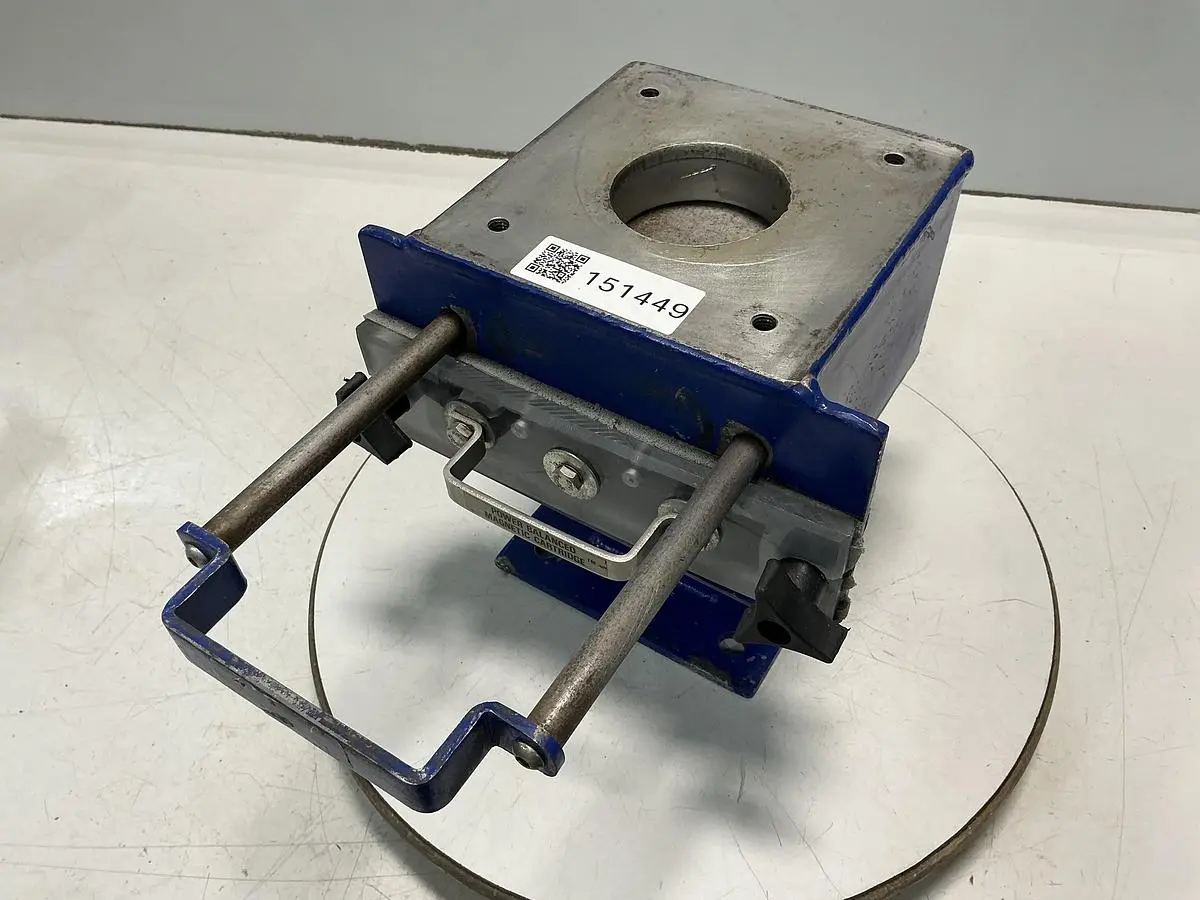 USED METAL FABRICATOR NO MODEL NUMBER / NO TAG