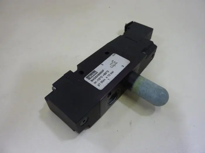 Used PARKER B4G6AB553F Valves/Fittings Michigan US | Ideal Machinery #579636