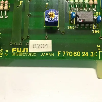USED FUJI ELECTRIC F770 60 24 3C F77060243C UM200-DIIB