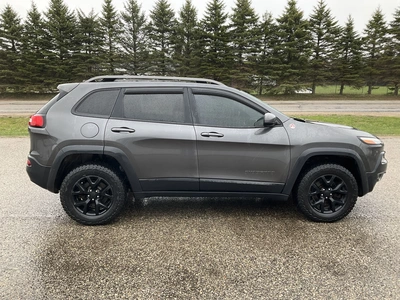 USED 2016 JEEP CHEROKEE