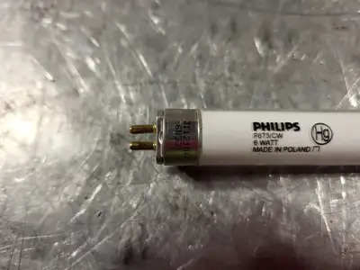 NEW PHILIPS F6T5/CW