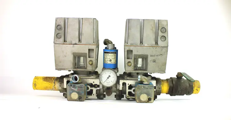 Used HONEYWELL V4055D 1001 Parts (Hydraulics and Pneumatics) | Industrial Parts R Us Inc. #360452