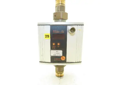 IFM SU8200 Ultrasonic Digital Flow Meter 0-100L/Min 24VDC