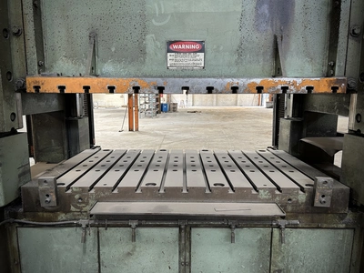 Used 1995 CLEARING NIAGARA CLEARING NIAGARA SE2-300-84-48-UH PRESS Straight Side Presses Tennessee US | Alma Machinery #1271716
