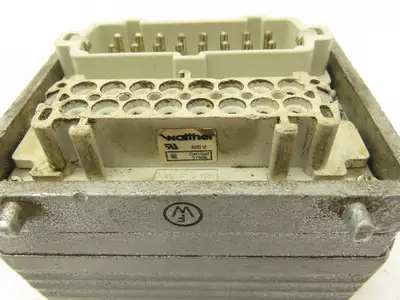 T&B Thomas & Betts 16A 380V Terminal Connector 32 Pin Sealed Conduit Housing
