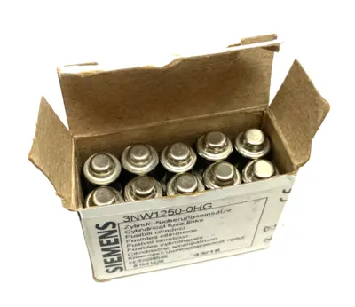 USED SIEMENS SENTRON CYLINDRICAL FUSE, SLOW-BLOW, 25A