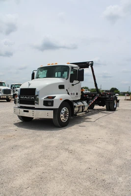 New | in-Stock 2027 MACK MD7 Rolloff Trucks Texas US | Roll Off Truck World #1491891