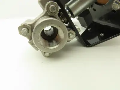 Flowserve 10I9 39 SZMS24A P BC R6 Pneumatic Actuator with 1/2"NPT SS Ball Valve