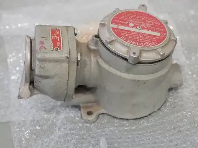 NEW CROUSE-HINDS FSQ-FSQC-230