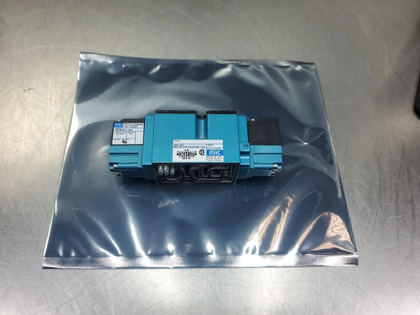 MAC 82A-FA-000-TM-DDAP-1DA SOLENOID VALVE w/2 TM-DDAP-1DA MODULES 6A-12