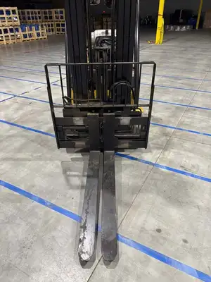 2016 YALE GLC080VXNTSE092 Forklifts | Envoy Equipment LLC (3)