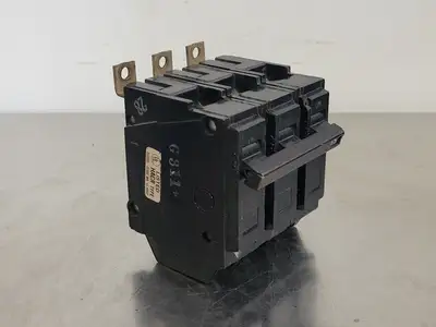15 Amp, 3 Pole, 240 volts Circuit Breaker