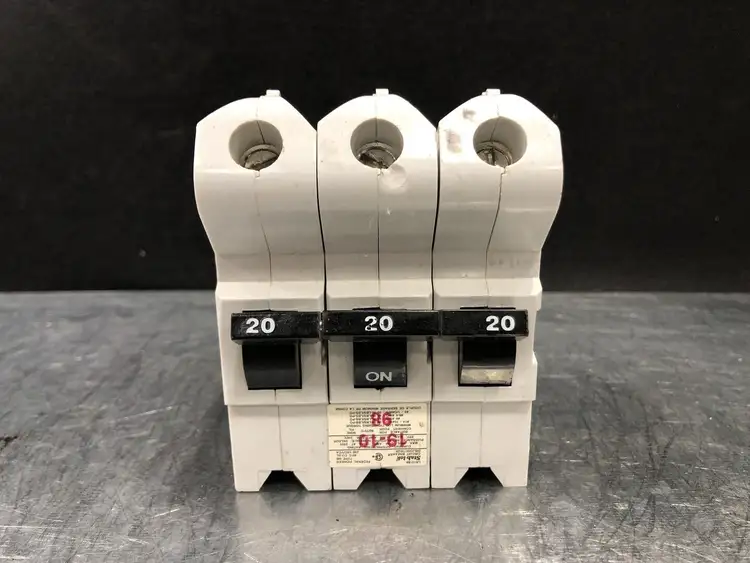 Used FEDERAL PIONEER NB320 Switchgears British Columbia CA | Lenmark #244005