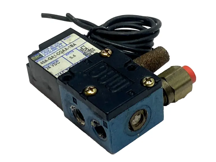 Used MAC Solenoid Valve 4-Way Double 1/8 24VDC NPTF Solenoid Valves Michigan US | Maverick Industrial Sales #1402152