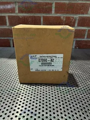 NEW COLE PARMER 7090-62 PTFE DIAPHRAGM PUMP 100 ML/MIN AT 0 PSI, 400 RPM