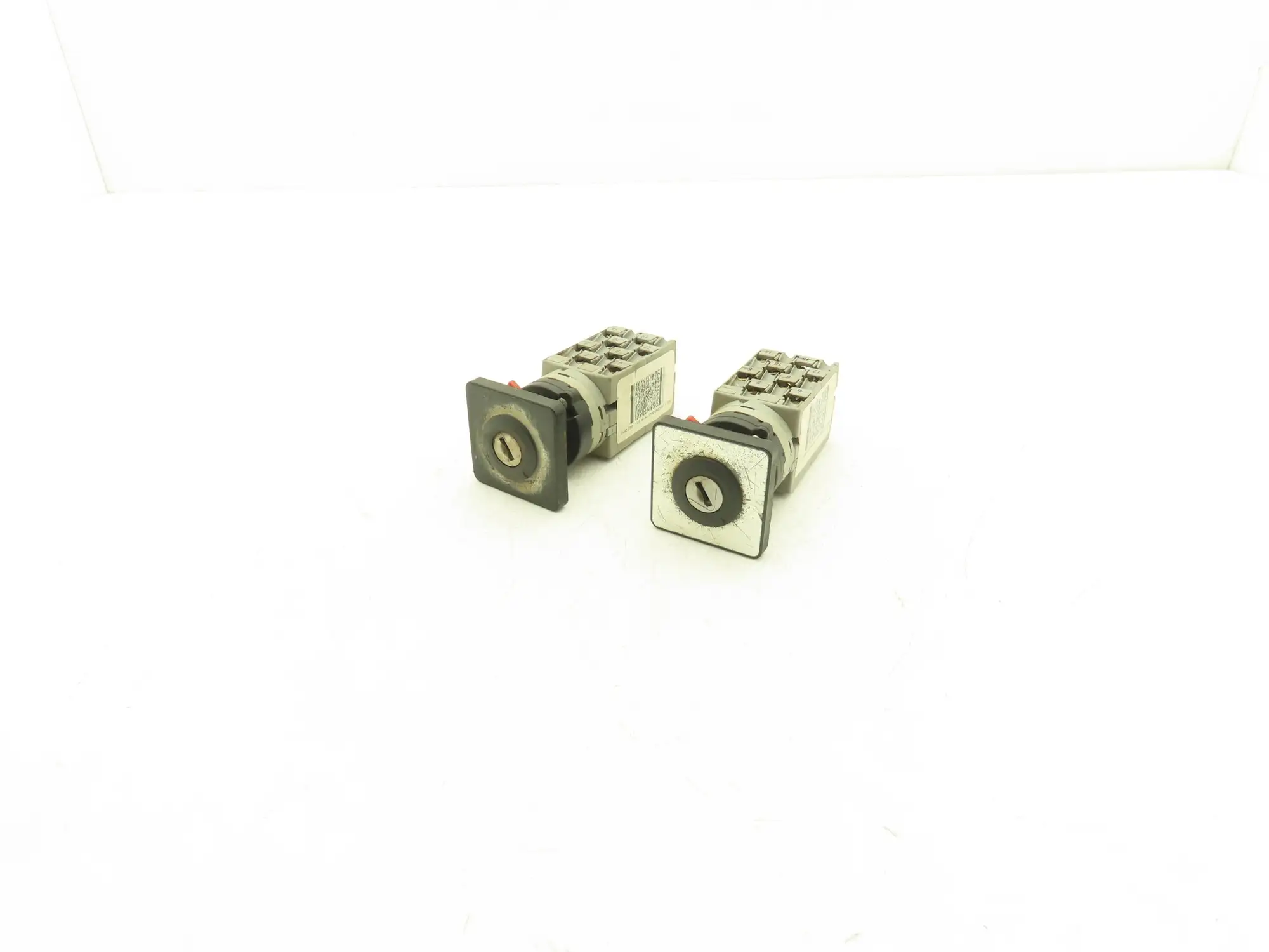 ABB WAW937/8ZM 3HAC 2355-1/03 Control Switch 2-Position 25A 690V NO KEY Lot of 2