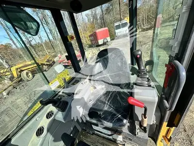 USED 2022 XCMG XE35U