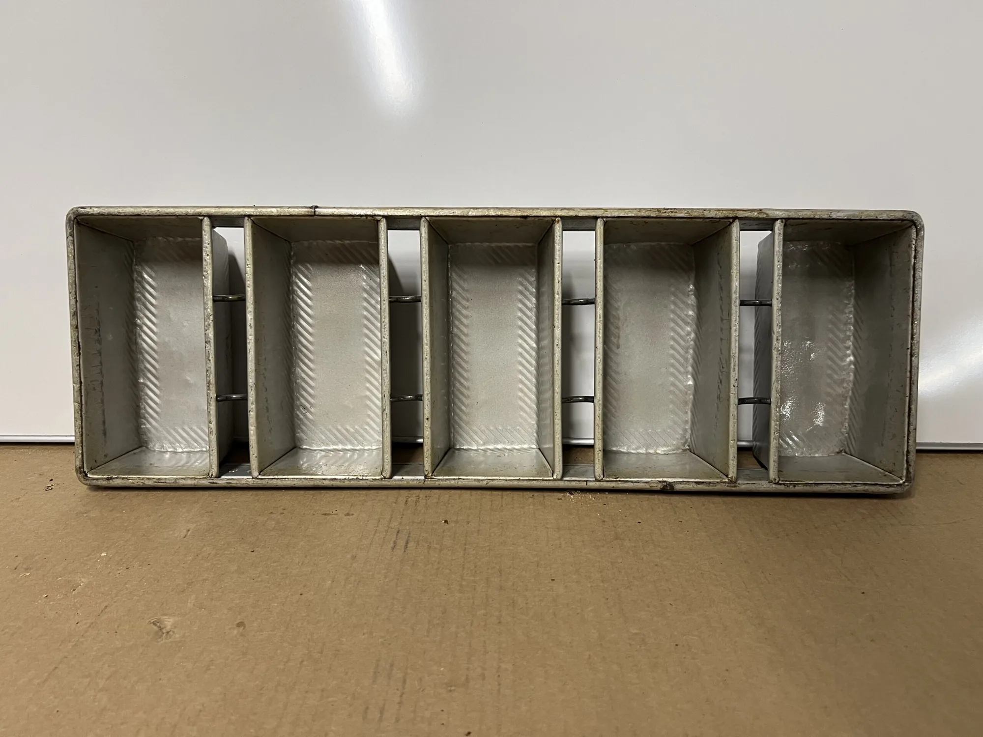 USED CHICAGO METALLIC CORP. Loaf Pans