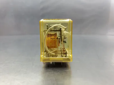 IDEC RR3B-U 120VAC 50/60Hz 10A Relay. 4D-26