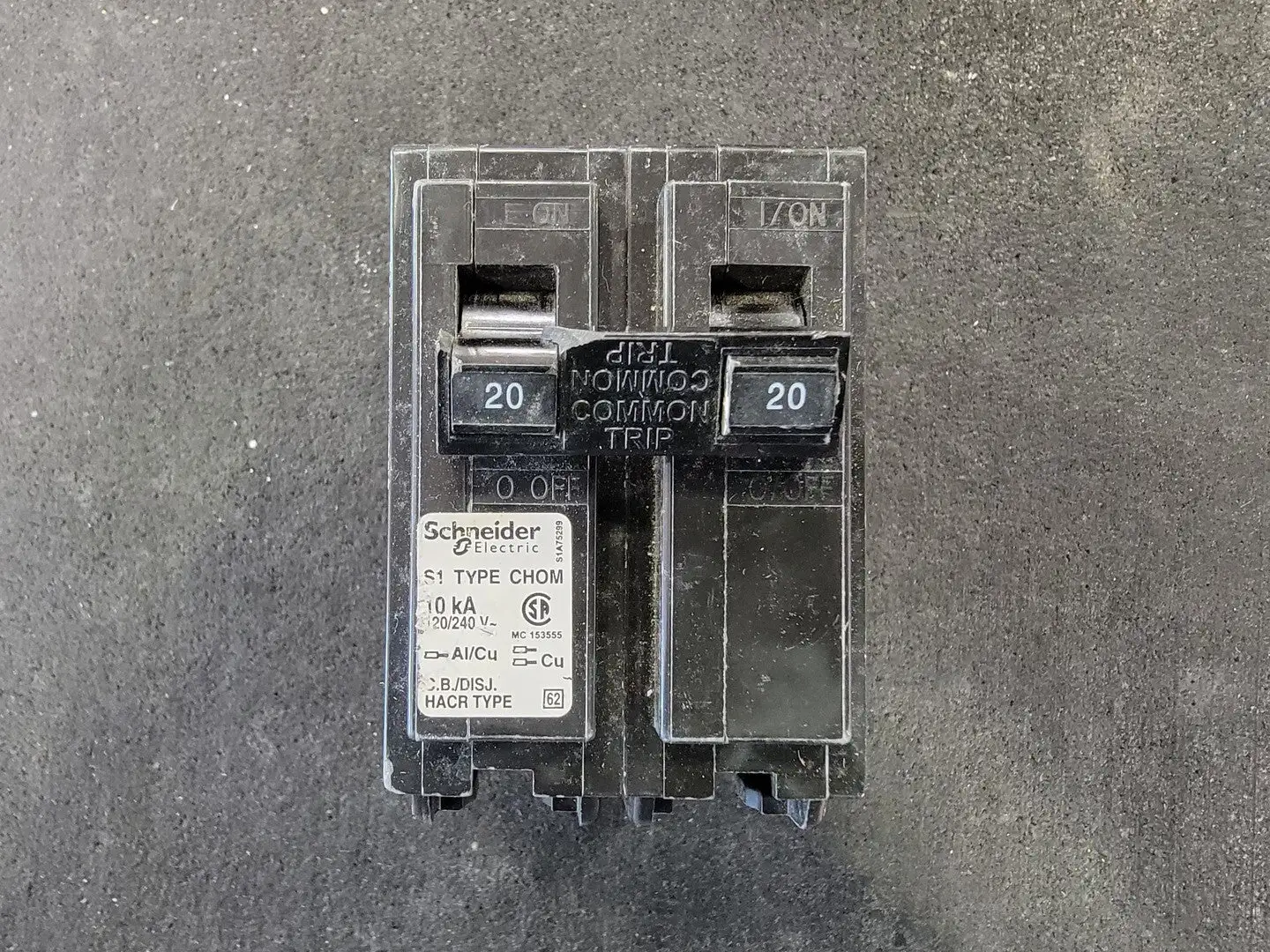 USED SCHNEIDER ELECTRIC CHOM220