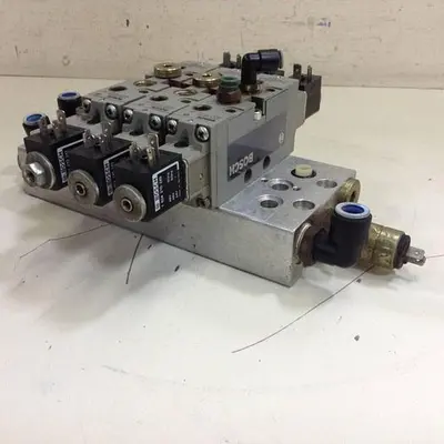 USED BOSCH 0 820 023 502 / MANIFOLD